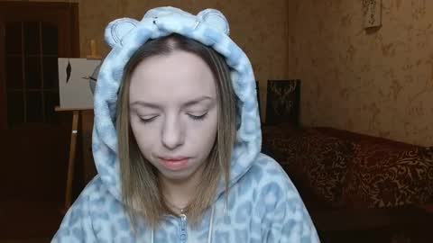 Snapshot of vanillamuffin chatting on October 8, 2025, 5:27 am VanillaMuffin online show from October 8, 2025, 5:27 am