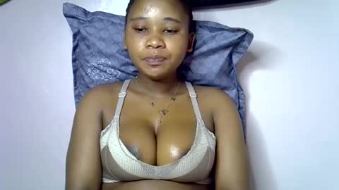 vanillavenus online show from November 13, 2025, 4:11 am