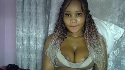 vanillavenus online show from May 6, 2026, 2:11 pm
