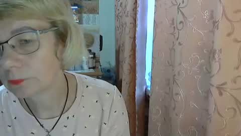 Snapshot of vanillaxcreamy chatting on December 9, 2024, 10:32 am Vanillaxcreamy online show from December 9, 2024, 10:32 am