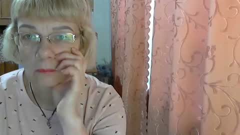 Snapshot of vanillaxcreamy chatting on December 11, 2024, 8:26 am Vanillaxcreamy online show from December 11, 2024, 8:26 am