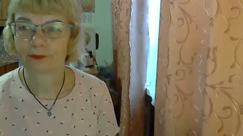Snapshot of vanillaxcreamy chatting on December 12, 2024, 10:02 am Vanillaxcreamy online show from December 12, 2024, 10:02 am
