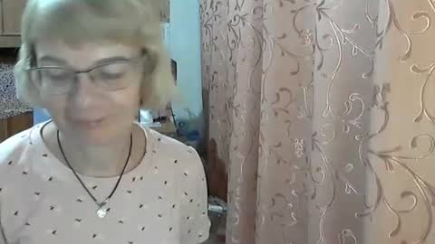 Snapshot of vanillaxcreamy chatting on December 12, 2024, 2:44 pm Vanillaxcreamy online show from December 12, 2024, 2:44 pm
