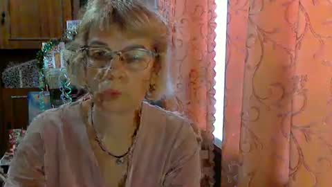 Snapshot of vanillaxcreamy chatting on December 15, 2024, 9:35 am Vanillaxcreamy online show from December 15, 2024, 9:35 am
