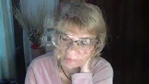 Snapshot of vanillaxcreamy chatting on December 29, 2024, 9:39 am Vanillaxcreamy online show from December 29, 2024, 9:39 am