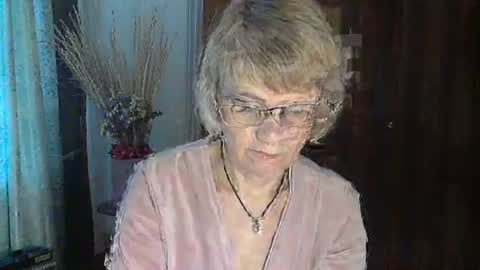 Snapshot of vanillaxcreamy chatting on January 8, 2025, 12:05 pm Vanillaxcreamy online show from January 8, 2025, 12:05 pm