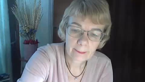 Snapshot of vanillaxcreamy chatting on February 2, 2025, 11:51 am Vanillaxcreamy online show from February 2, 2025, 11:51 am