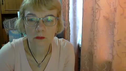 Snapshot of vanillaxcreamy chatting on February 6, 2025, 10:37 am Vanillaxcreamy online show from February 6, 2025, 10:37 am