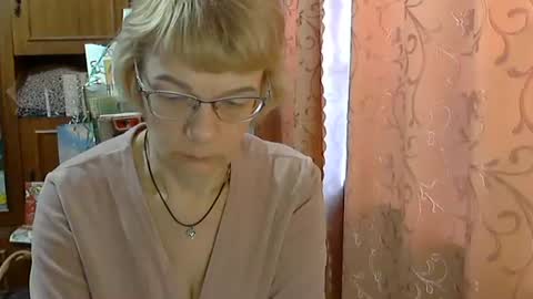 Snapshot of vanillaxcreamy chatting on February 14, 2025, 6:45 am Vanillaxcreamy online show from February 14, 2025, 6:45 am