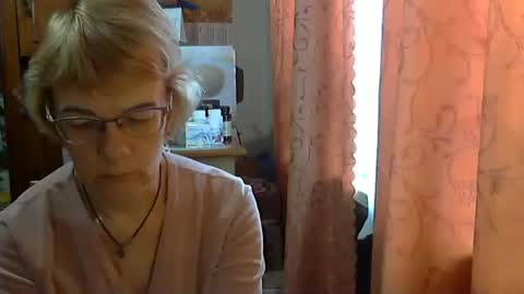 Snapshot of vanillaxcreamy chatting on February 17, 2025, 11:13 am Vanillaxcreamy online show from February 17, 2025, 11:13 am