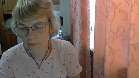 Snapshot of vanillaxcreamy chatting on March 2, 2025, 12:11 pm Vanillaxcreamy online show from March 2, 2025, 12:11 pm