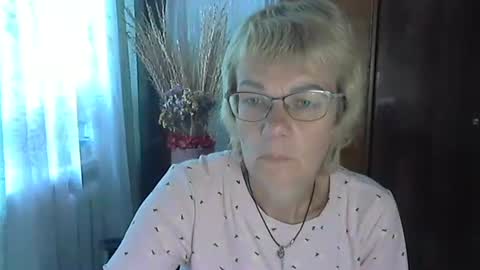 Snapshot of vanillaxcreamy chatting on September 30, 2025, 9:03 am Vanillaxcreamy online show from September 30, 2025, 9:03 am