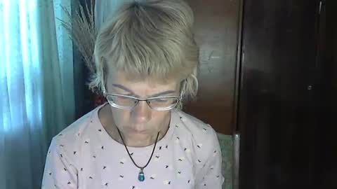 Snapshot of vanillaxcreamy chatting on October 1, 2025, 9:48 am Vanillaxcreamy online show from October 1, 2025, 9:48 am