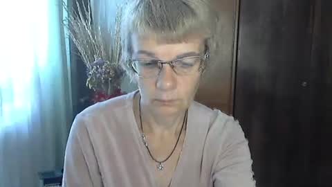 Snapshot of vanillaxcreamy chatting on October 15, 2025, 8:14 am Vanillaxcreamy online show from October 15, 2025, 8:14 am