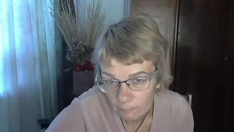 Snapshot of vanillaxcreamy chatting on October 28, 2025, 12:09 pm Vanillaxcreamy online show from October 28, 2025, 12:09 pm