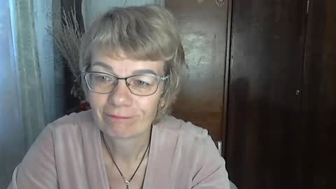 Snapshot of vanillaxcreamy chatting on November 11, 2025, 7:19 am Vanillaxcreamy online show from November 11, 2025, 7:19 am