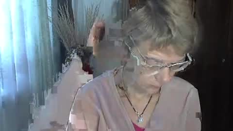 Snapshot of vanillaxcreamy chatting on November 15, 2025, 6:44 am Vanillaxcreamy online show from November 15, 2025, 6:44 am
