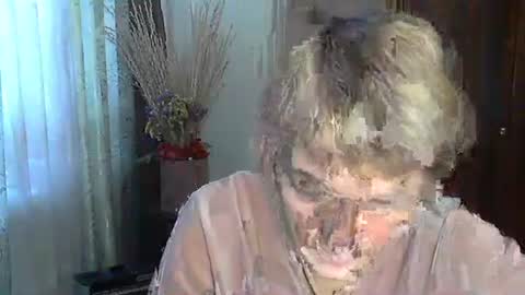 Vanillaxcreamy online show from November 17, 2025, 7:25 am