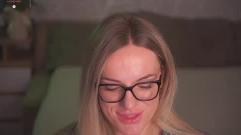 Sophie online show from April 25, 2026, 2:25 am