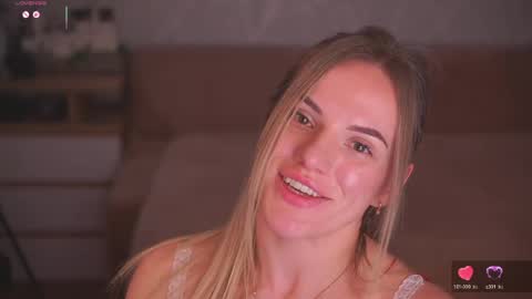 Snapshot of vanille_mystery chatting on May 10, 2026, 10:04 pm Sophie online show from May 10, 2026, 10:04 pm
