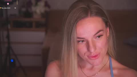 Snapshot of vanille_mystery chatting on May 15, 2026, 9:33 pm Sophie online show from May 15, 2026, 9:33 pm