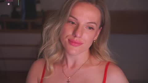 Snapshot of vanille_mystery chatting on May 22, 2026, 9:31 pm Sophie online show from May 22, 2026, 9:31 pm