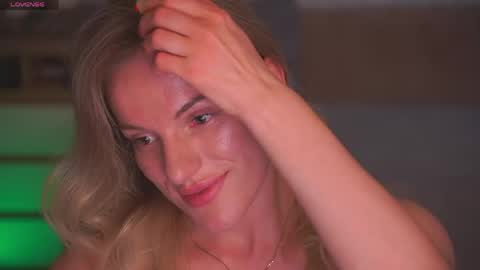 Snapshot of vanille_mystery chatting on June 9, 2026, 11:16 pm Sophie online show from June 9, 2026, 11:16 pm