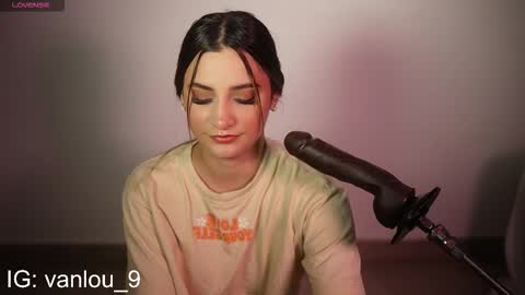 Vanilu online show from October 11, 2025, 1:38 am