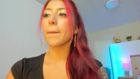 Vanne  online show from March 19, 2026, 7:40 pm