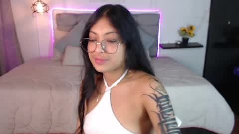 Snapshot of vannesweet_ chatting on December 7, 2024, 12:08 am vane online show from December 7, 2024, 12:08 am