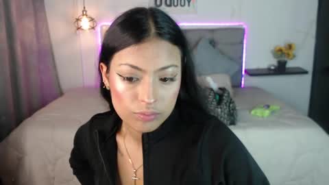 Snapshot of vannesweet_ chatting on December 7, 2024, 8:27 pm vane online show from December 7, 2024, 8:27 pm