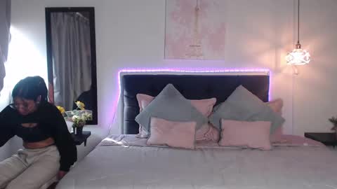 Snapshot of vannesweet_ chatting on December 31, 2024, 9:06 pm vane online show from December 31, 2024, 9:06 pm