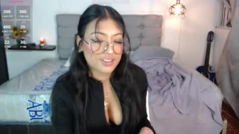 Snapshot of vannesweet_ chatting on January 2, 2025, 7:40 pm vane online show from January 2, 2025, 7:40 pm