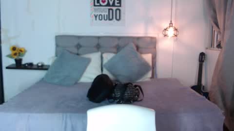 Snapshot of vannesweet_ chatting on January 3, 2025, 7:18 pm vane online show from January 3, 2025, 7:18 pm