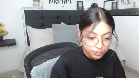 Snapshot of vannesweet_ chatting on September 16, 2025, 10:44 pm vane online show from September 16, 2025, 10:44 pm