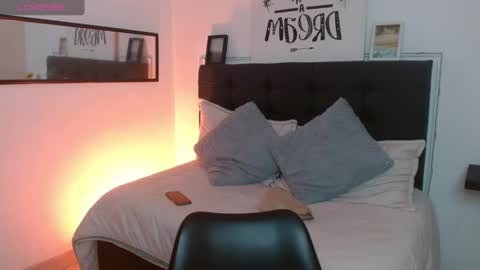Snapshot of vannesweet_ chatting on October 10, 2025, 7:02 pm vane online show from October 10, 2025, 7:02 pm