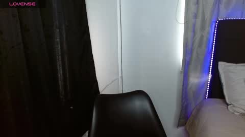Snapshot of vannesweet_ chatting on October 24, 2025, 7:54 pm vane online show from October 24, 2025, 7:54 pm
