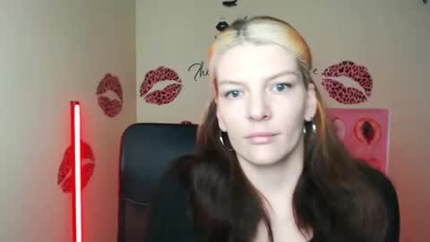 Vanessa online show from April 19, 2026, 4:17 pm