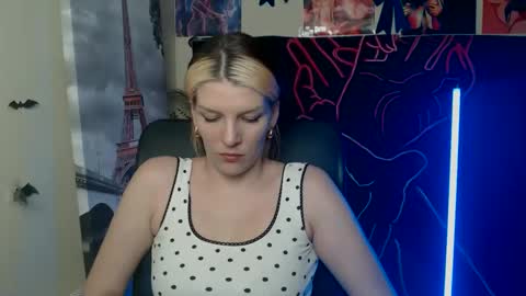 Vanessa online show from May 4, 2026, 4:14 pm