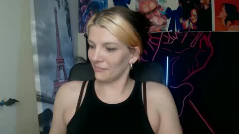 Vanessa online show from May 5, 2026, 5:37 am