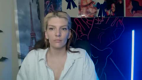 Vanessa online show from May 6, 2026, 6:52 am