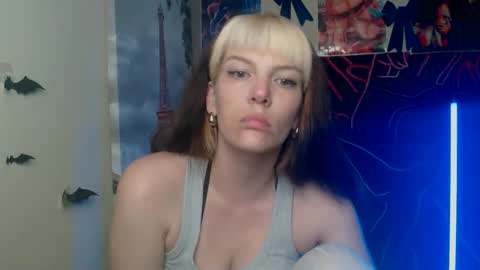 Vanessa online show from May 10, 2026, 4:12 pm