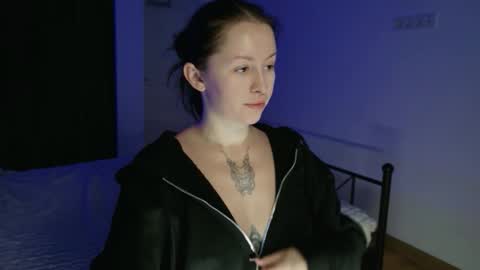 vaolietkat online show from November 29, 2025, 6:49 am