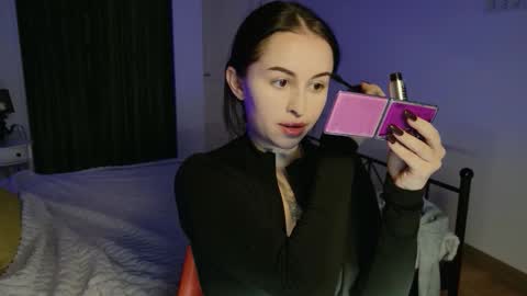 vaolietkat online show from December 4, 2025, 7:17 am