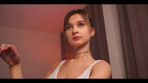 Snapshot of variety_moments chatting on October 4, 2025, 3:32 pm Heeeeey Im Hanna the art of tease online show from October 4, 2025, 3:32 pm