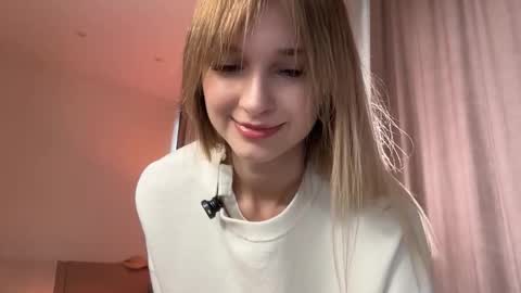 Snapshot of variety_moments chatting on November 9, 2025, 4:33 am Heeeeey Im Hanna the art of tease online show from November 9, 2025, 4:33 am