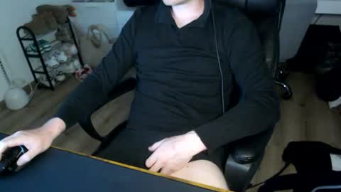 Snapshot of vaslo08 chatting on July 13, 2026, 12:08 pm Vaslo online show from July 13, 2026, 12:08 pm
