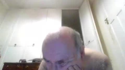 Snapshot of vaughan1010 chatting on March 8, 2026, 7:06 pm vaughan1010 online show from March 8, 2026, 7:06 pm