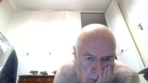 Snapshot of vaughan1010 chatting on August 5, 2026, 7:06 pm vaughan1010 online show from August 5, 2026, 7:06 pm
