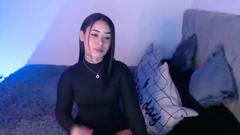 Snapshot of vayolett_bass chatting on December 3, 2024, 11:35 pm Vayolett Bass online show from December 3, 2024, 11:35 pm